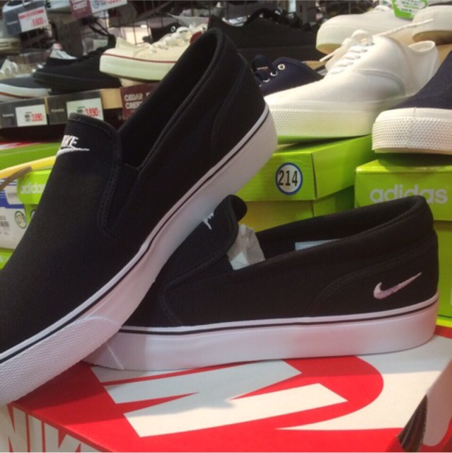 nike toki slip on womens