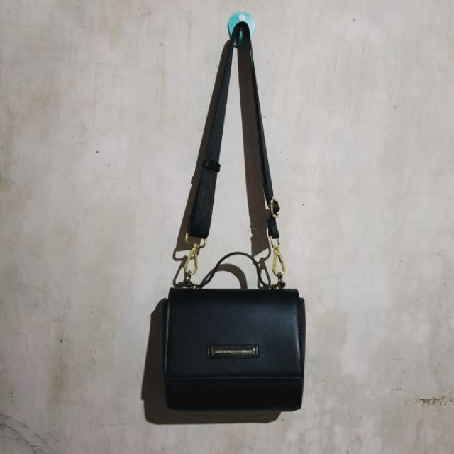 girbaud sling bag