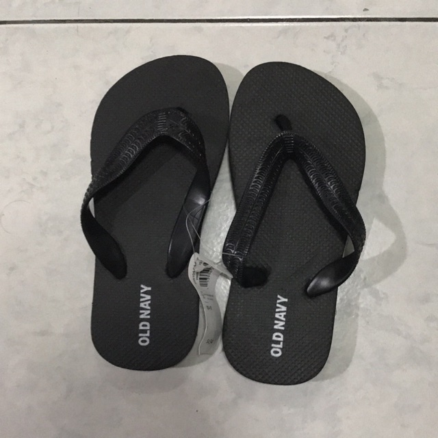 old navy black flip flops