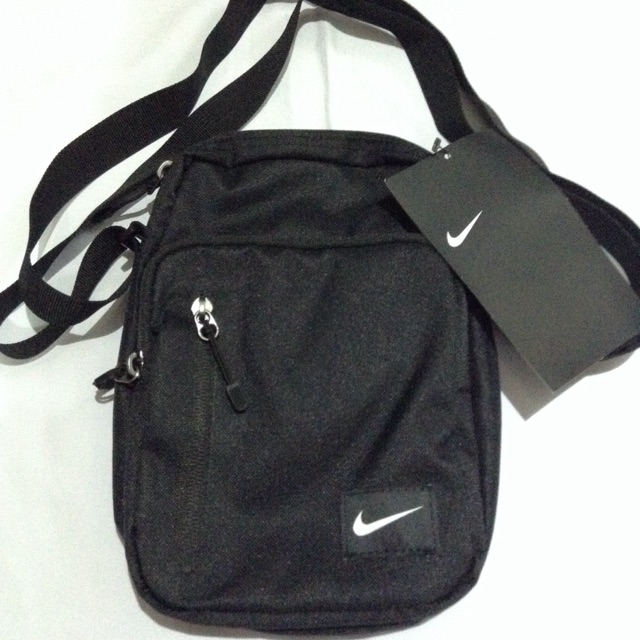 nike black sling bag