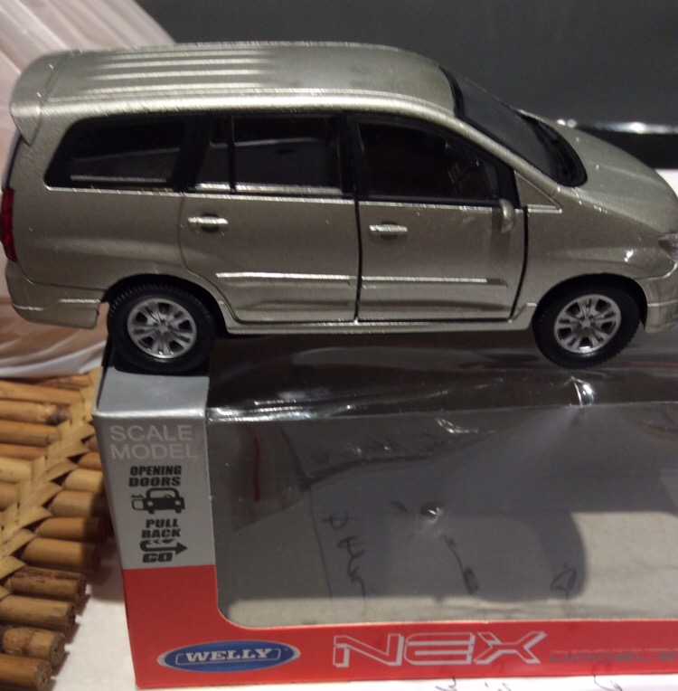 innova crysta toy