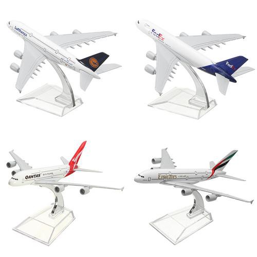 qantas toy plane