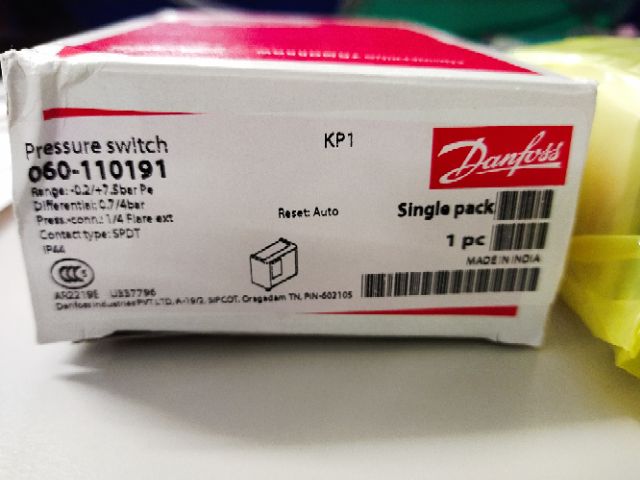 Details about  / ONE Danfoss 060-1101 Pressure Switch KP1 New In Box