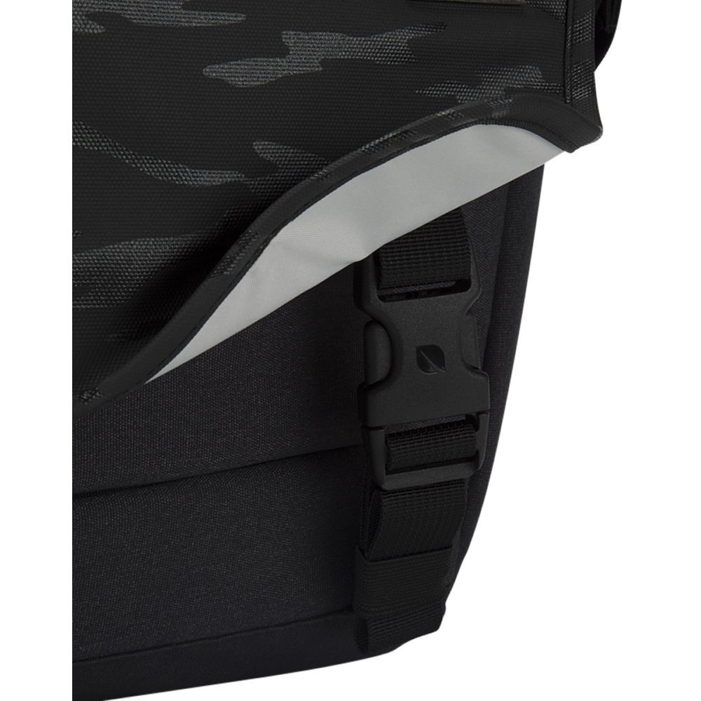 incase designs corp compass messenger bag