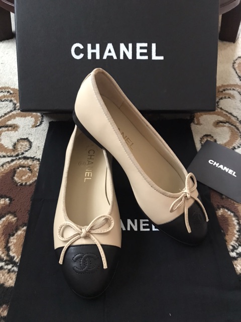 Blive skør plukke jeg fandt det Chanel Leather Ballerina Flats Chanel Flat Shoes | Shopee Philippines