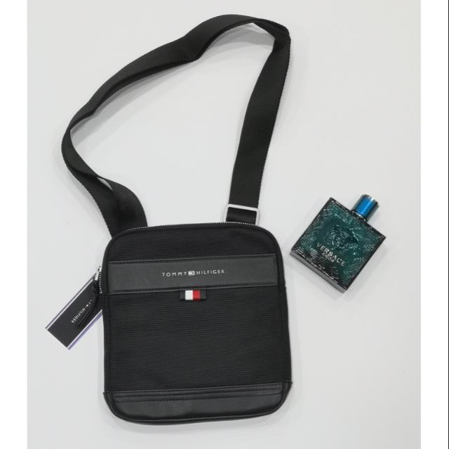 tommy hilfiger chest bag