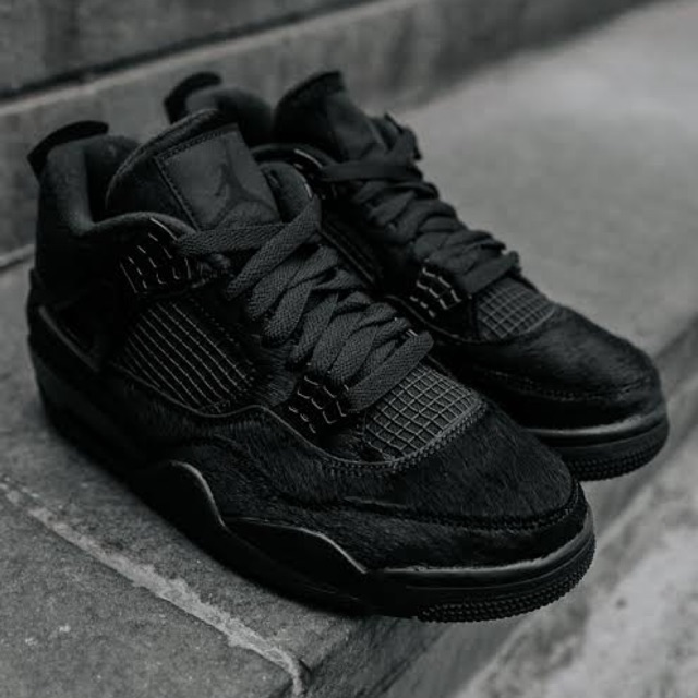 all black jordan 4