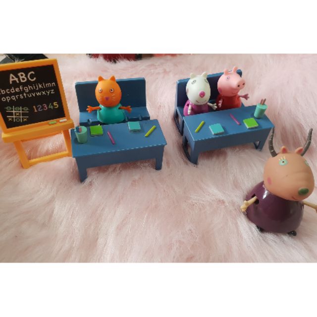 Original Peppa Pig Classroom Set ( USED) | Shopee Philippines