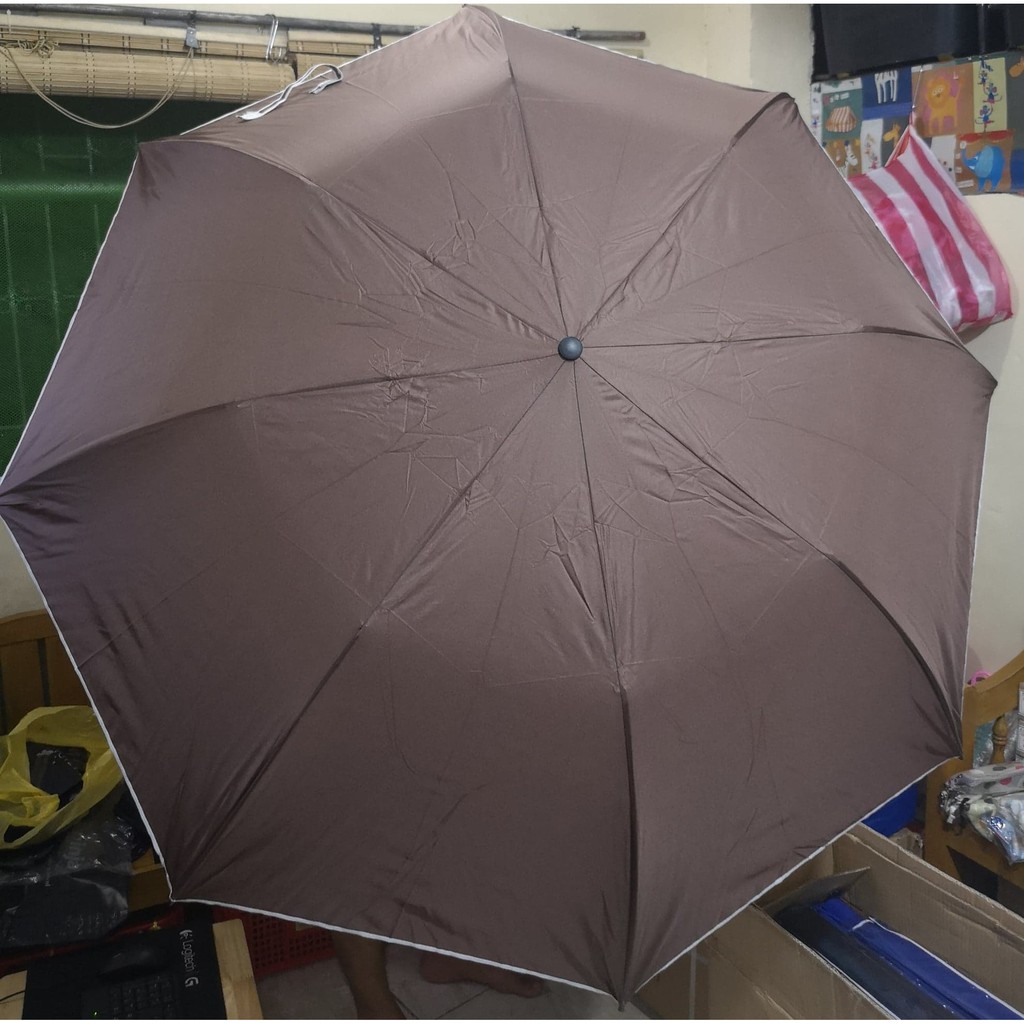 big umbrella that folds small