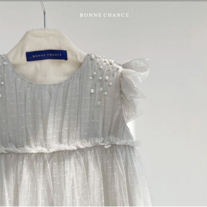 Bonne chance preloved like new really for ages 4-5 years - Image 4