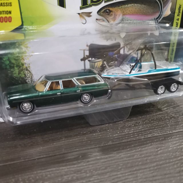 JOHNNY LIGHTNING 1:64 GONE FISHING 1973 CHEVROLET CAPRICE W/ BOAT  JLBT002* 