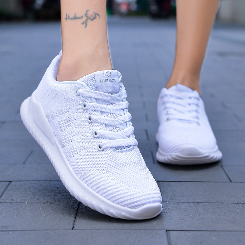 girls white sport shoes