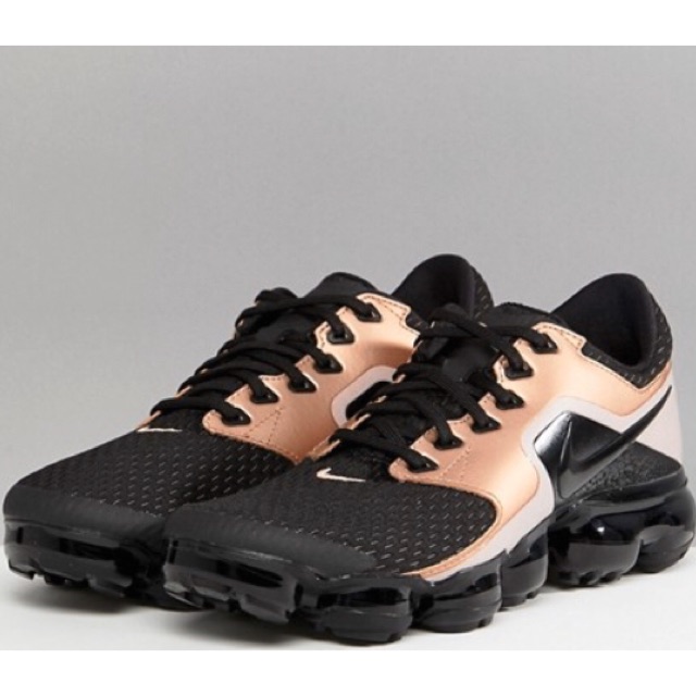 nike running vapormax flyknit trainers in rose gold