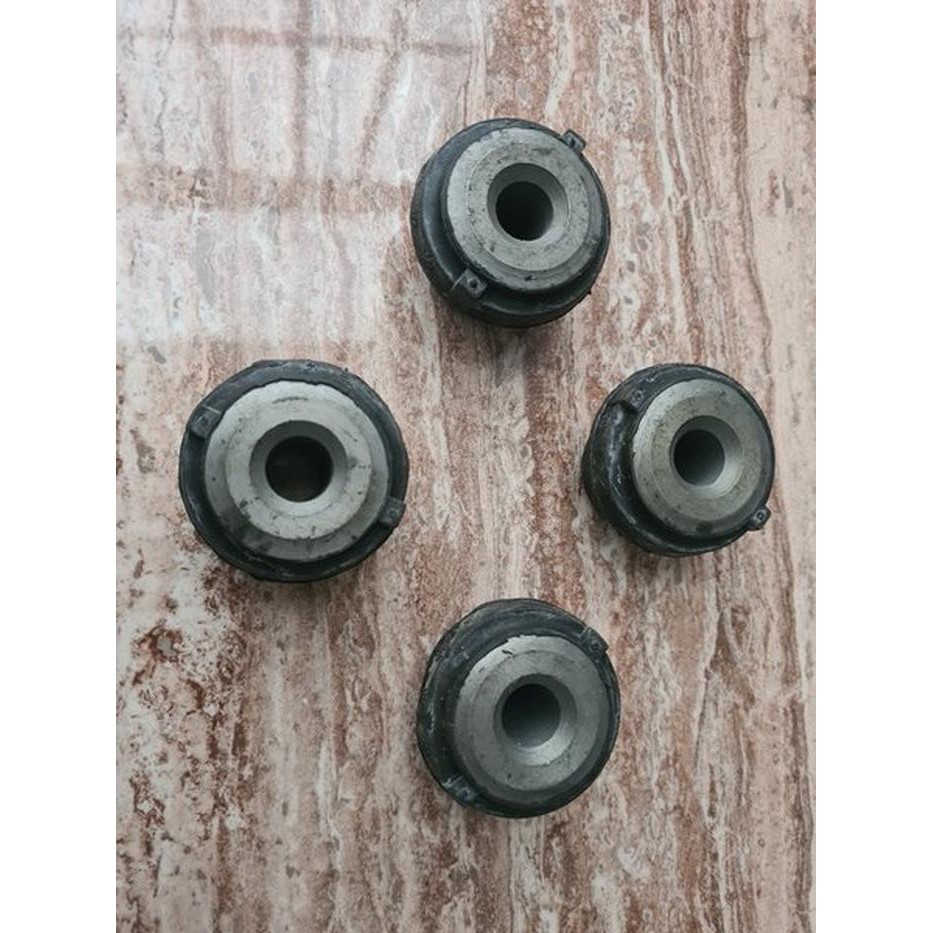 Selling Bushing Control Lower Arm Front Wing Mercedes Benz Mercy W123 Original 2pcs Cheap