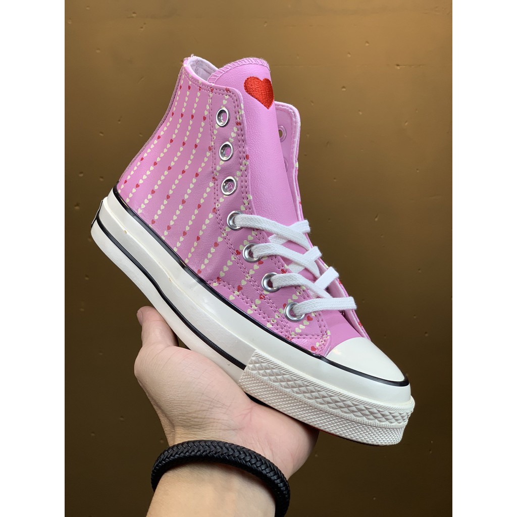 converse in pink