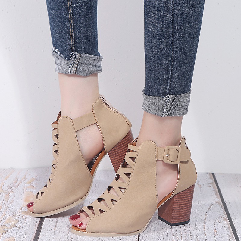 large size women's shoes stores