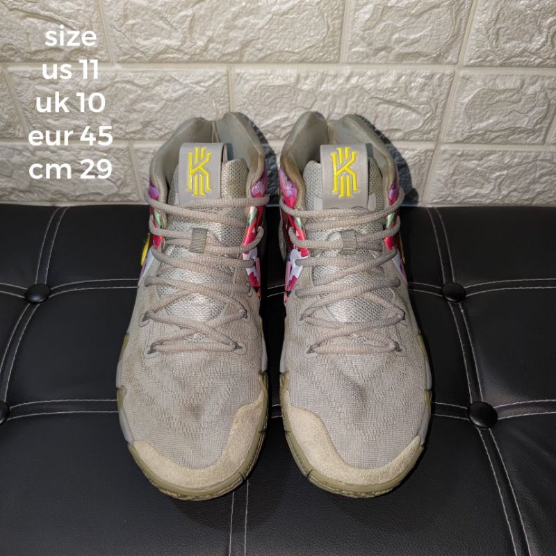 kyrie 4 kaws