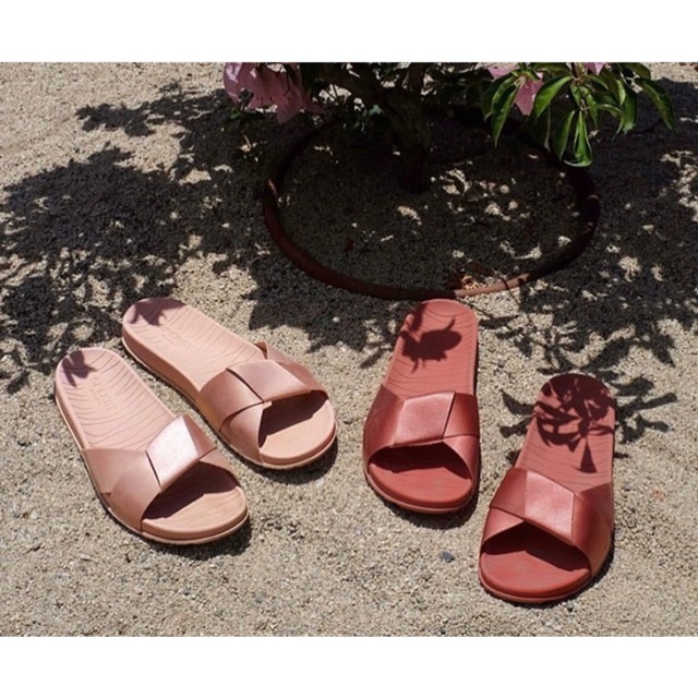sperry aloha pool slide