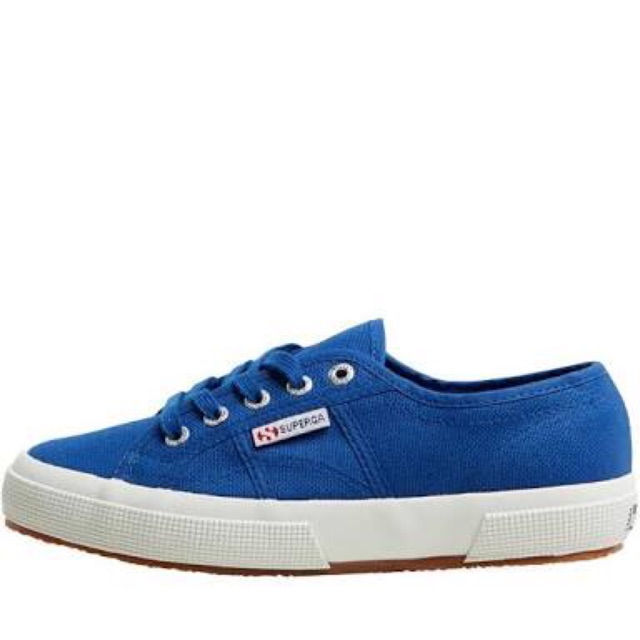 stores that sell superga shoes