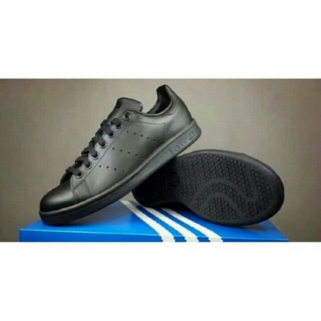 stan smith triple black