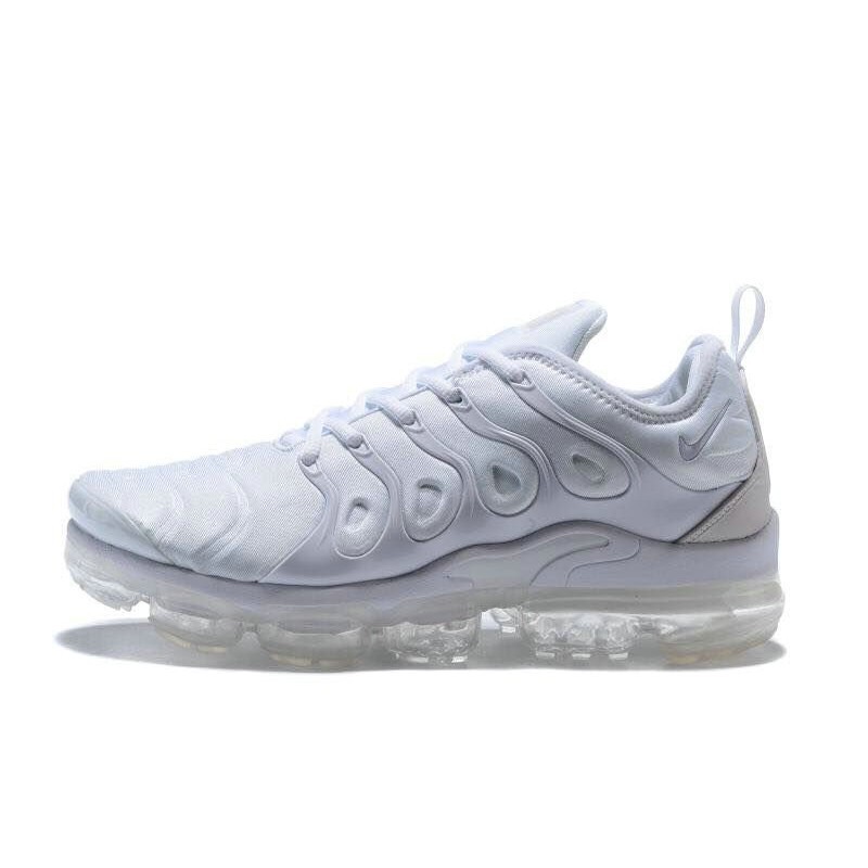 white vapormax plus women's