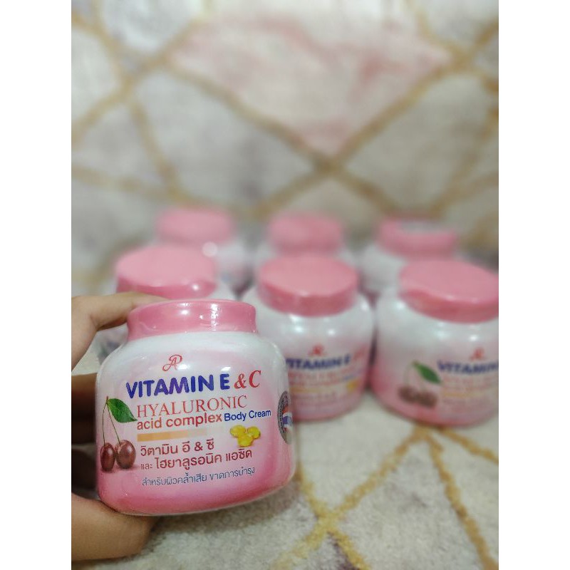 body lotion with vitamin c and hyaluronic acid