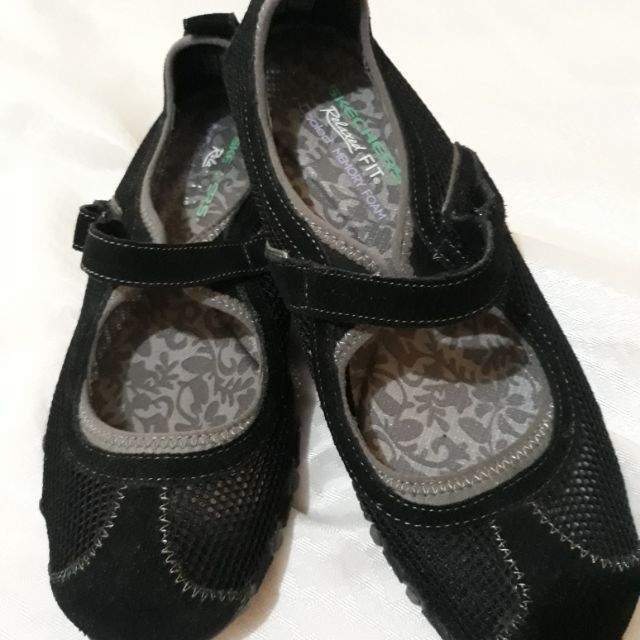 skechers relaxed fit memory foam black