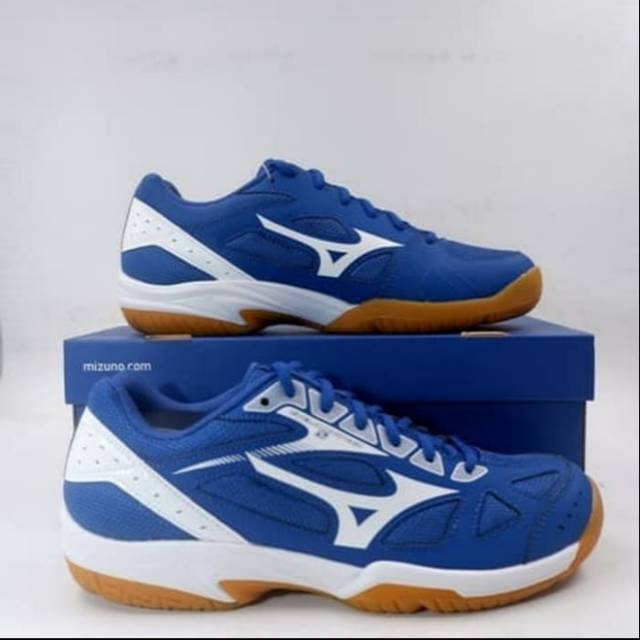 white mizuno shoes