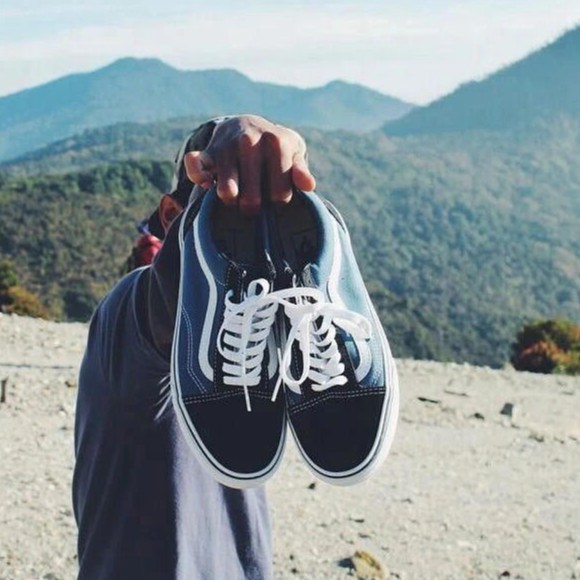 navy blue low top vans