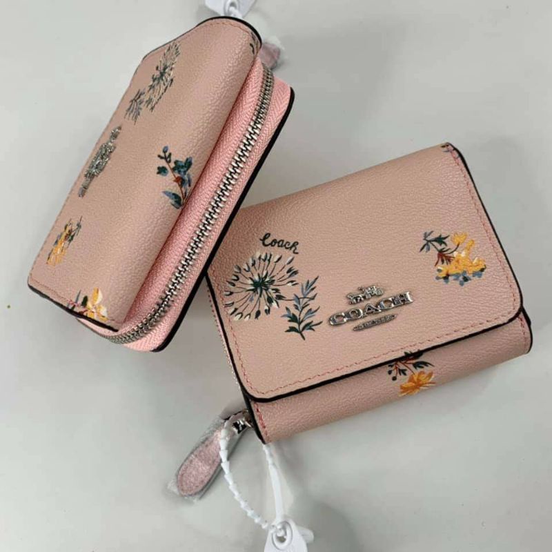 SMALL TRIFOLD WALLET WITH DANDELION FLORAL PRINT(COACH 2924)SV/BLOSSOM  MULTI) | Shopee Philippines