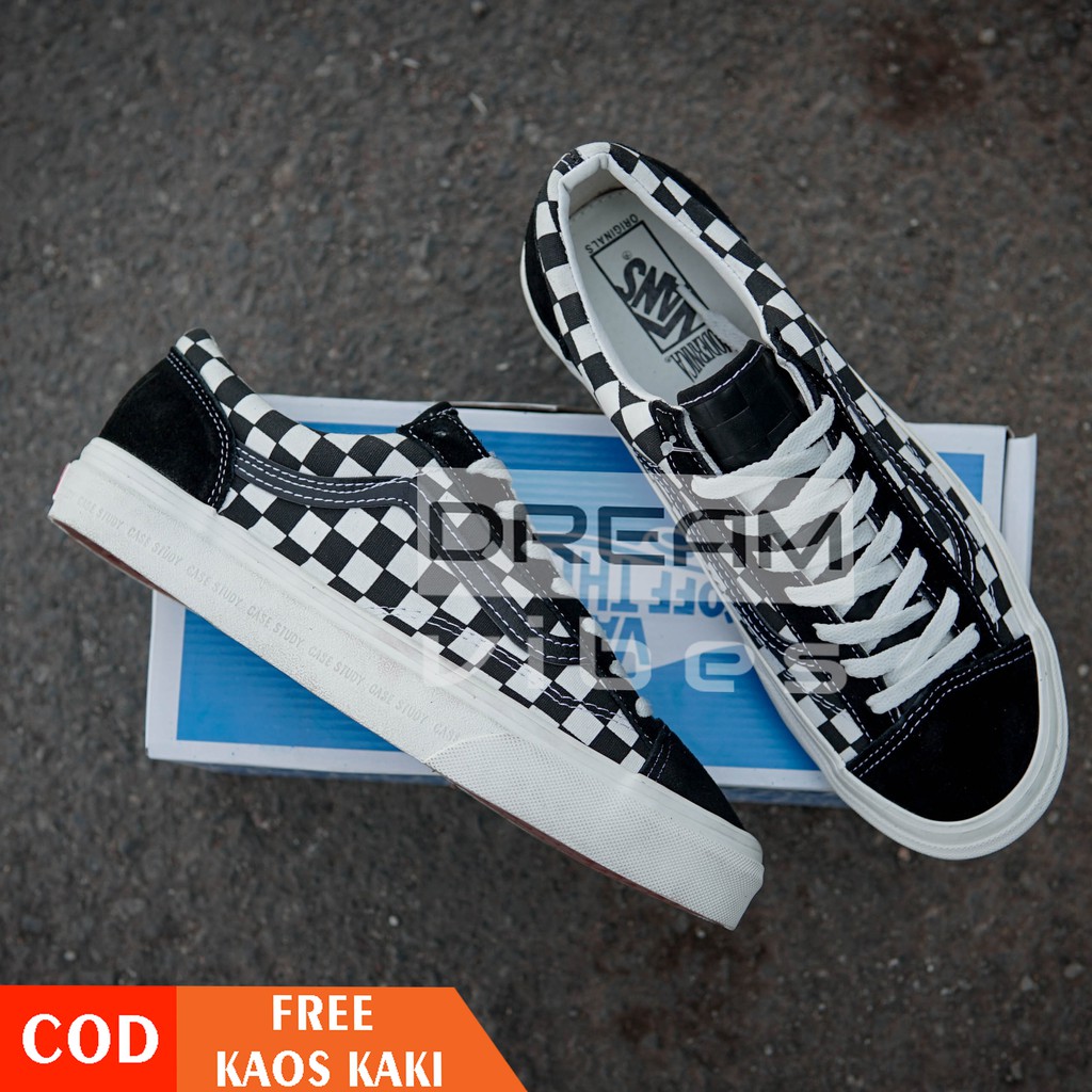 black & white vans size 4