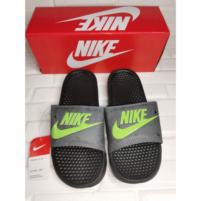 nike benassi swoosh slides