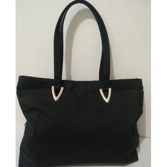 large chain shoulder bag