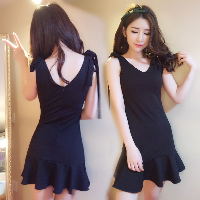 little black sleeveless dress