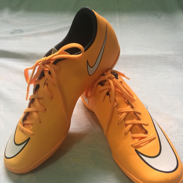 indoor soccer shoes size 8