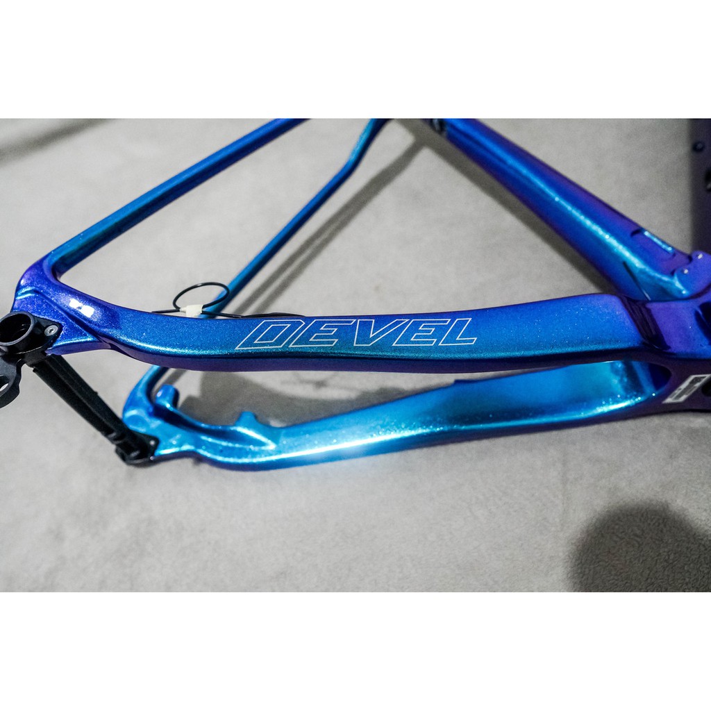 devel carbon frame