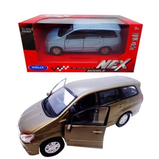 tomica toyota innova