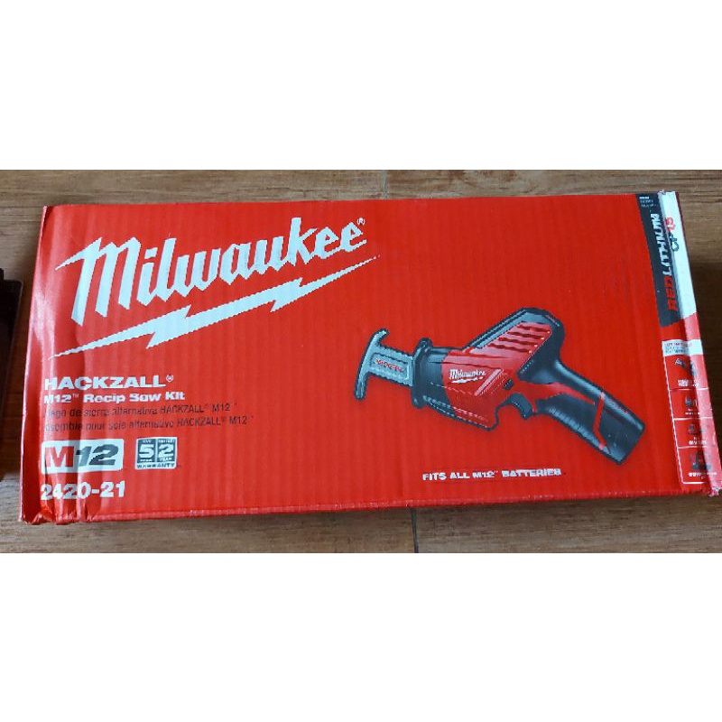 Milwaukee M12 Hackzall reciprocating saw with battery & charger Brand ...