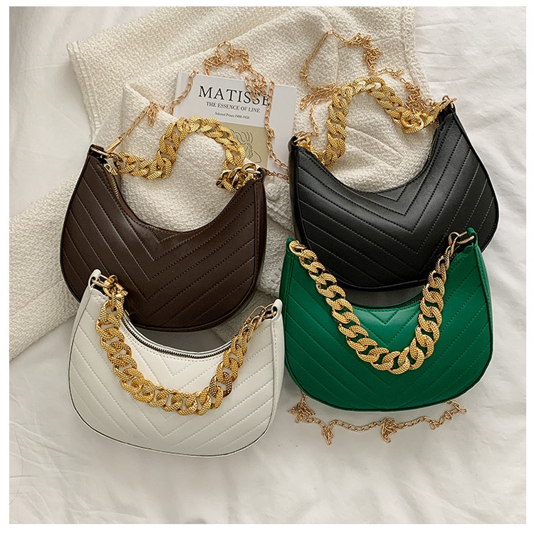 Crossbody bag with gold chain, elegant, expensive, Korean style, there