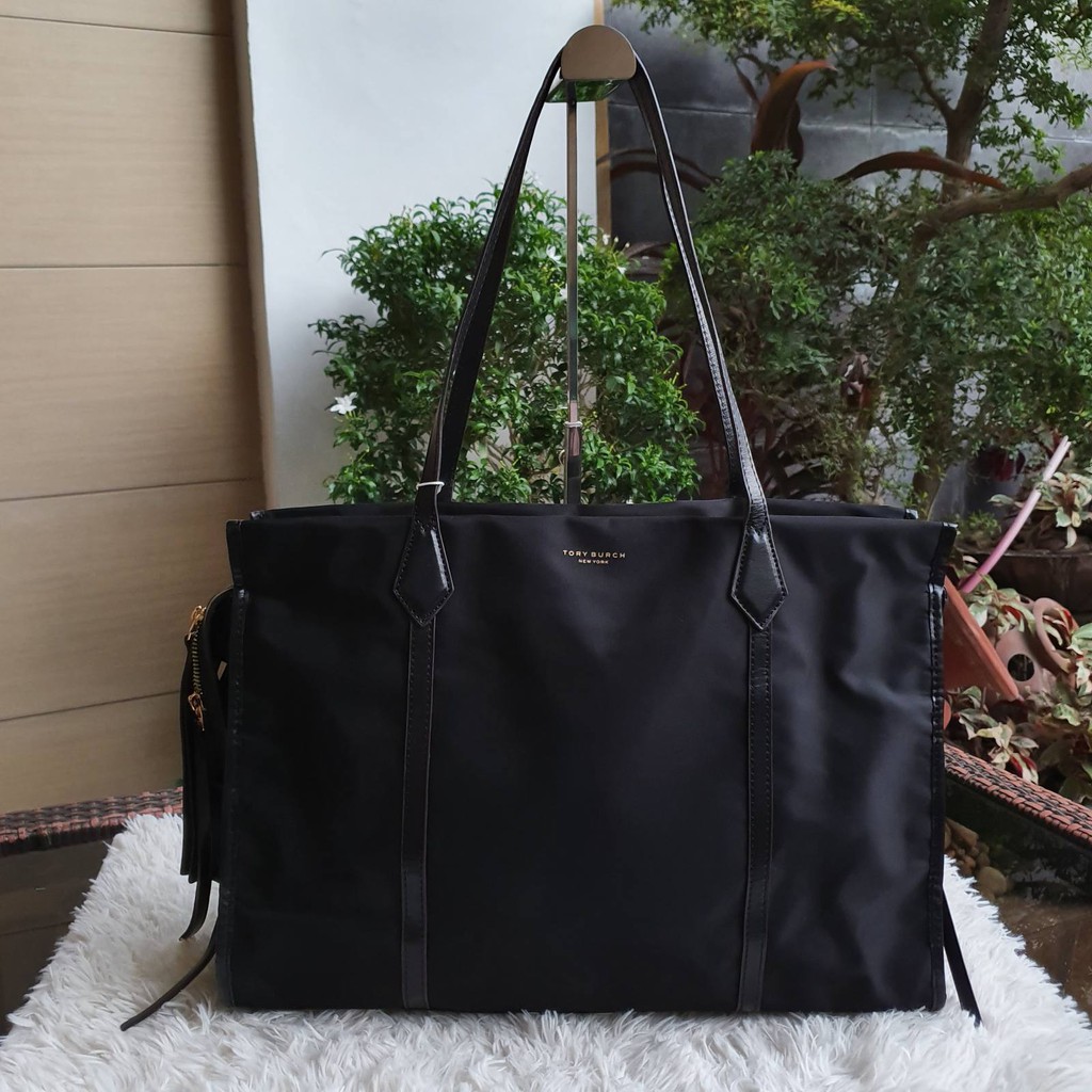 Tory Burch Perry North/South Sleek Nylon Bag with Faux Leather Handle -  Black Women's Zip Tote Bag | Shopee Philippines