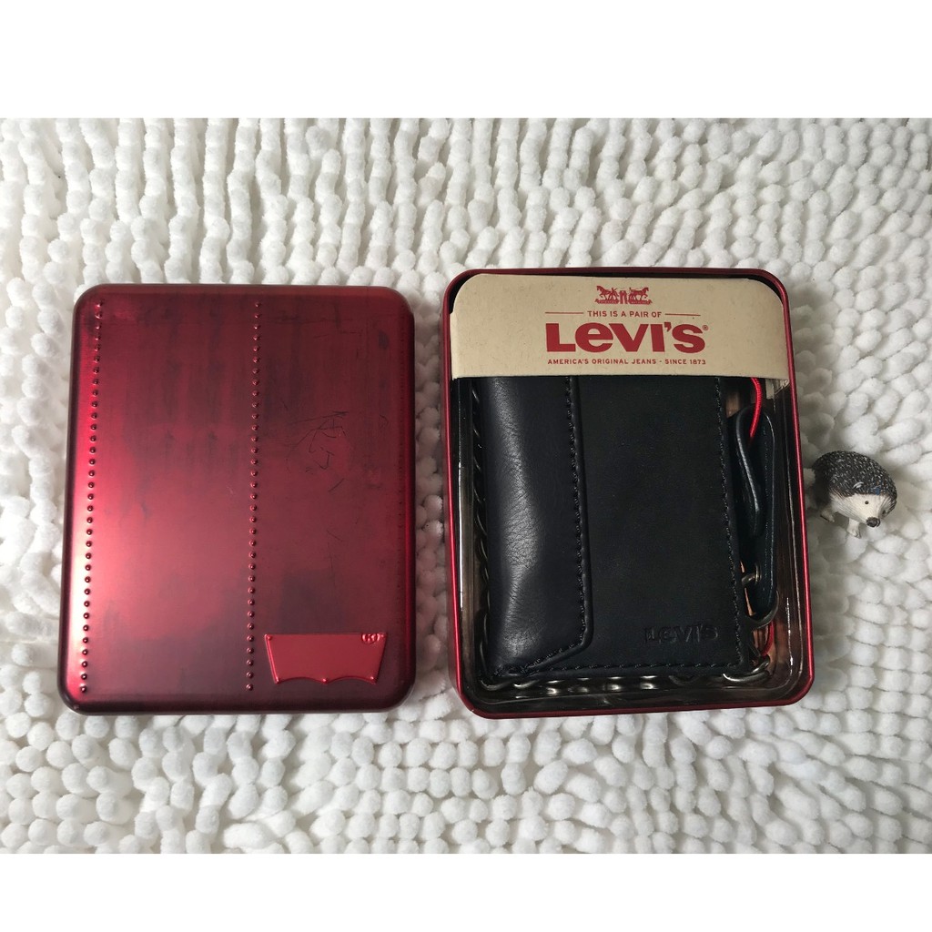 Levi's Trifold Classic Wallet with Chain for Men - Authentic | Shopee  Philippines