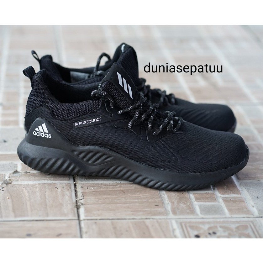 full black sports shoes