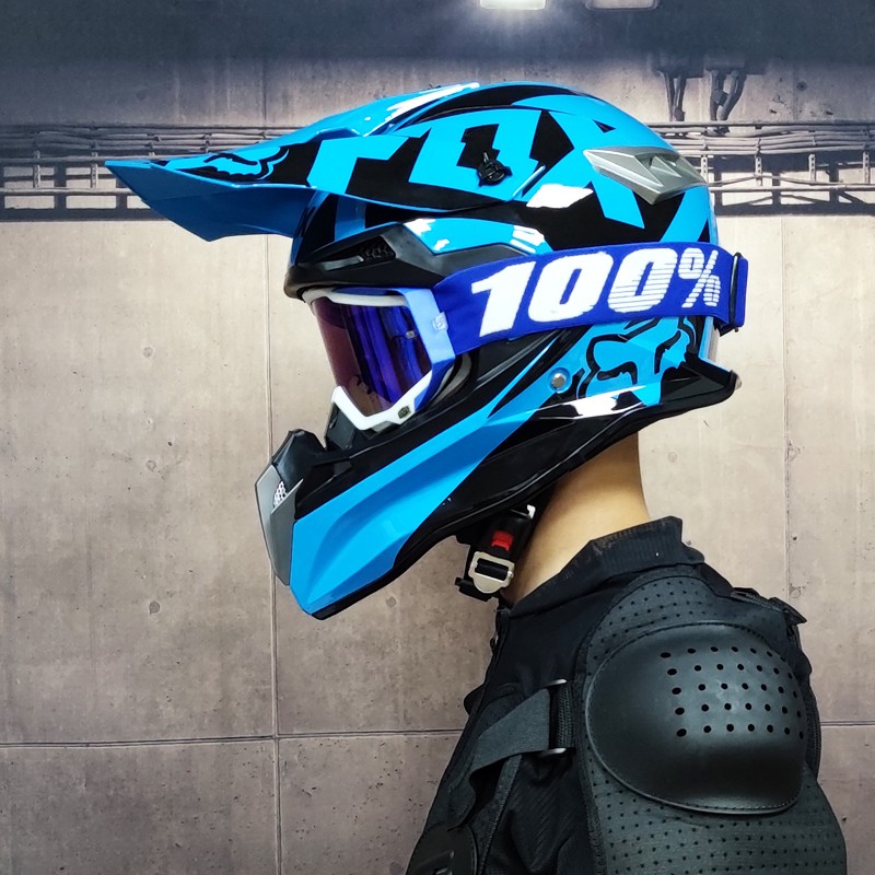 dirt bike helmet