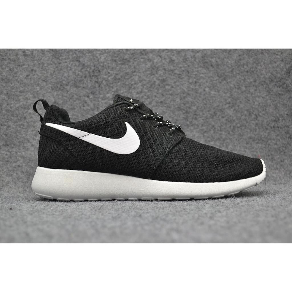 roshe one black and white