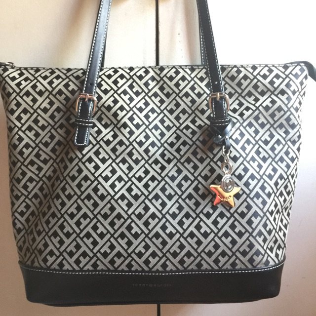 tommy hilfiger tote bag price