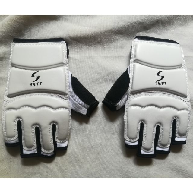 hand gloves in taekwondo