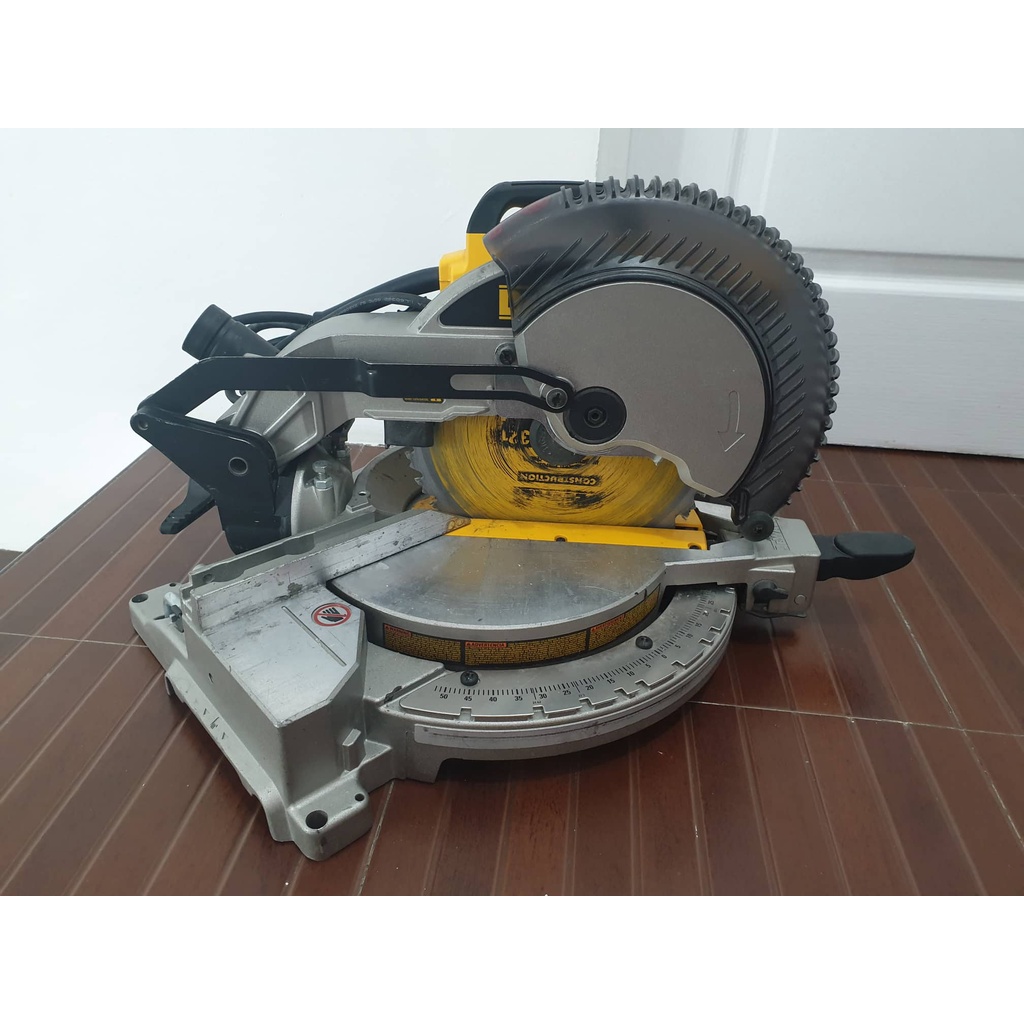 Dewalt 15 Amp 10 in. Electric SingleBevel Compound Miter Saw(110v