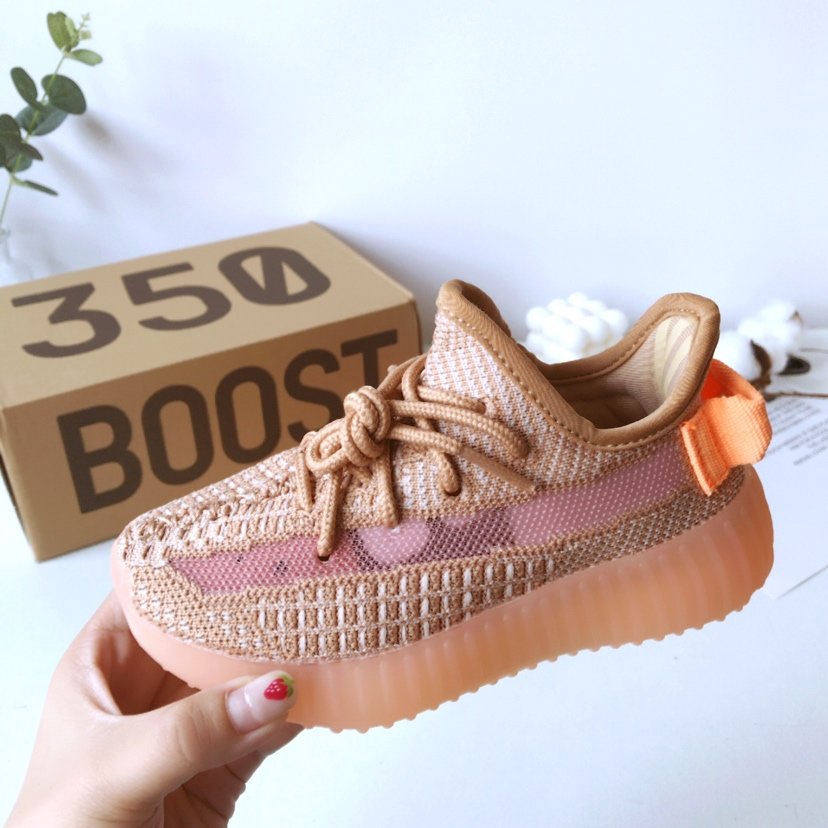 yeezy 350 girls