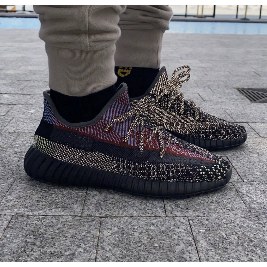 yeezy 350 v2 lacing