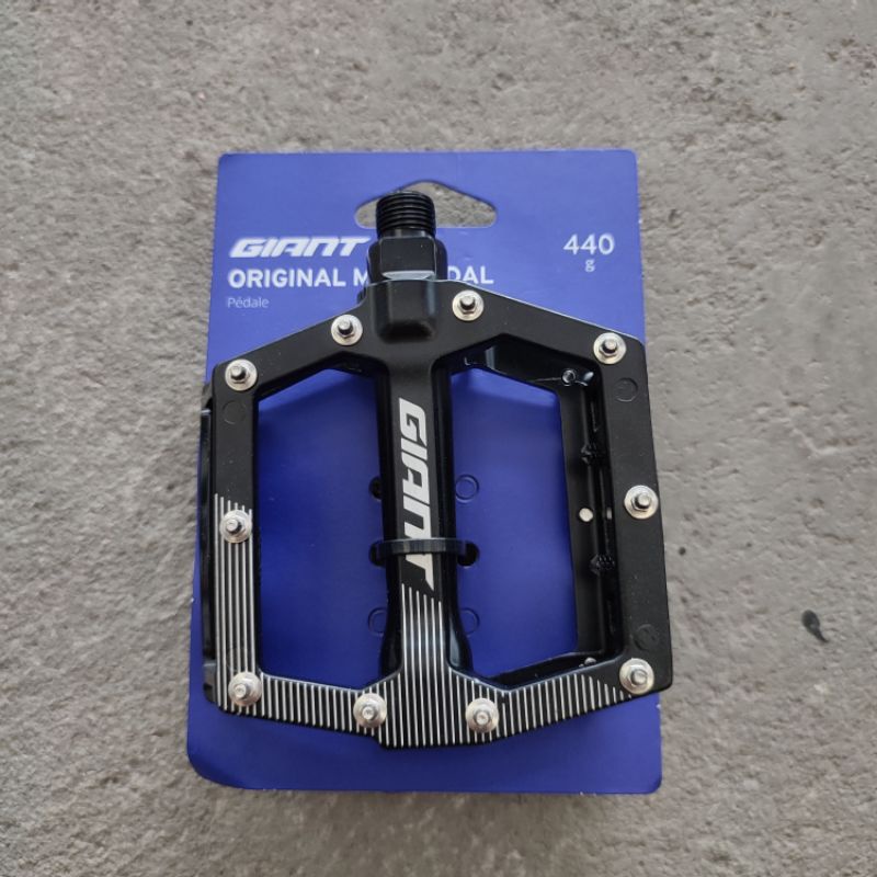 tan mtb pedals